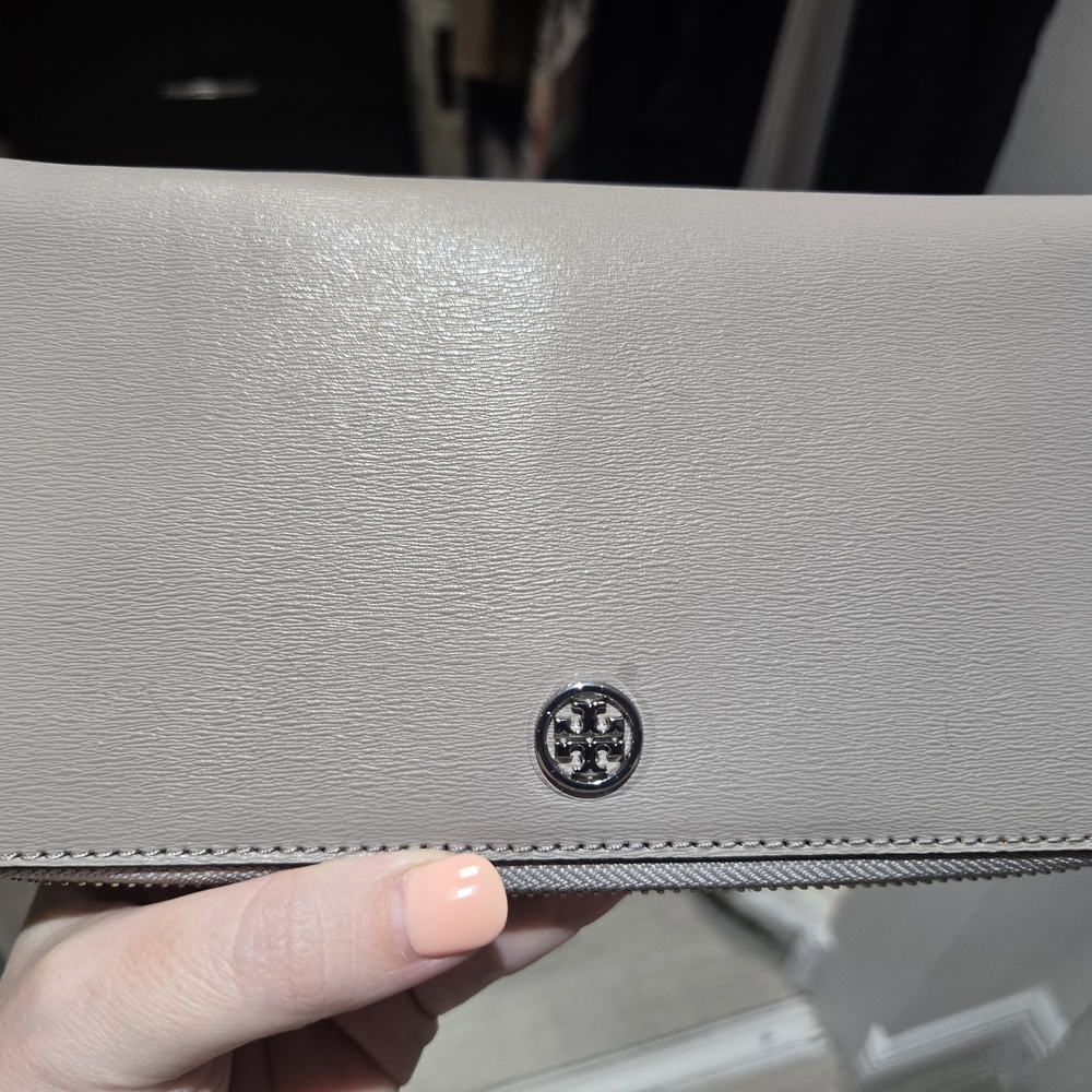 Tory Burch Light Gray Leather Wristlet